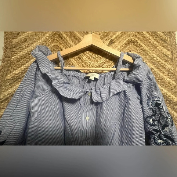 Loft Women's Cold Shoulder Blouse, Floral Embroidery on Sleeves, Size XS - Picture 4 of 10